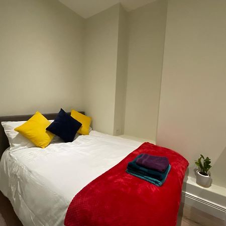 Modern & Elegant Central London Apartment Two Minutes From Train Station Exterior foto