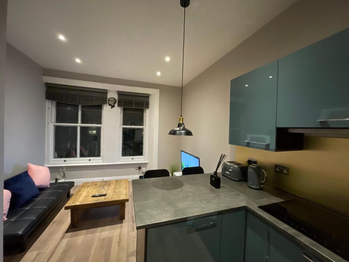 Modern & Elegant Central London Apartment Two Minutes From Train Station Exterior foto