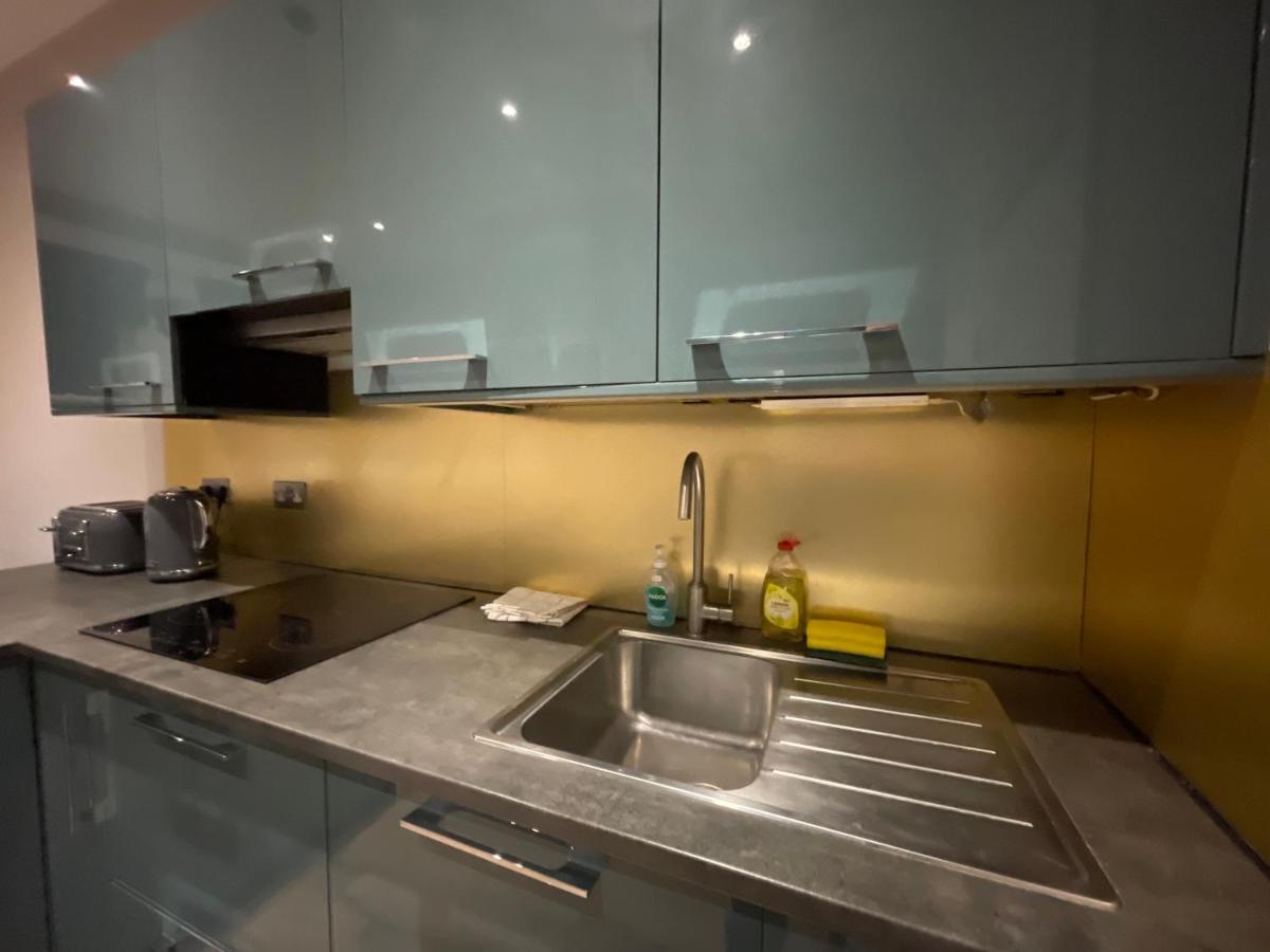 Modern & Elegant Central London Apartment Two Minutes From Train Station Exterior foto